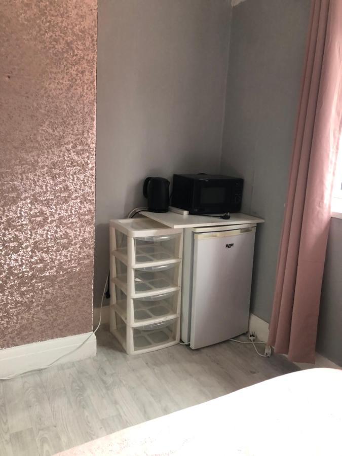 Double Bedroom Manchester Exterior photo